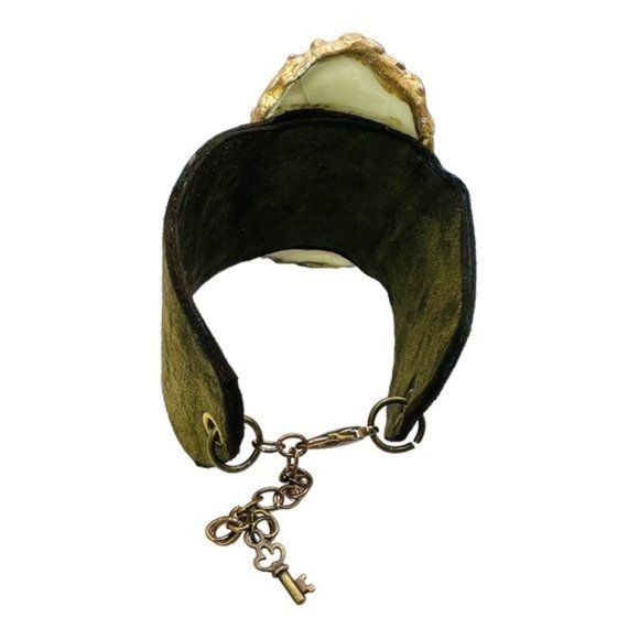 Vintage Broken China Caged in Artisan Metalwork Cabochon & Suede Cuff Bracelet - Picture 6 of 17